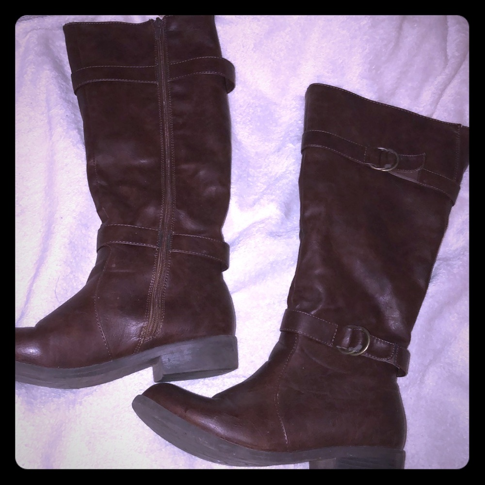 BROWN BOOTS (: